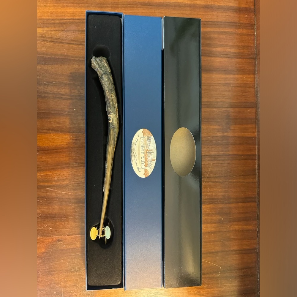 Harry Potter “Broken Wand” Noble Collection wand 2016 in original slip box